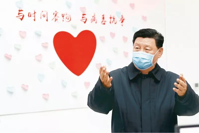 　　2020年2月10日，中共中央总书记、国家主席、中央军委主席习近平在北京调研指导新冠肺炎疫情防控工作。这是习近平在朝阳区疾病预防控制中心调研。新华社记者 刘彬/摄