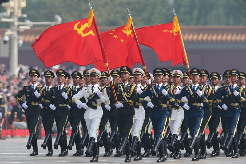 　　10月1日上午，庆祝中华人民共和国成立70周年大会在北京天安门广场隆重举行。这是行进中的仪仗方队。